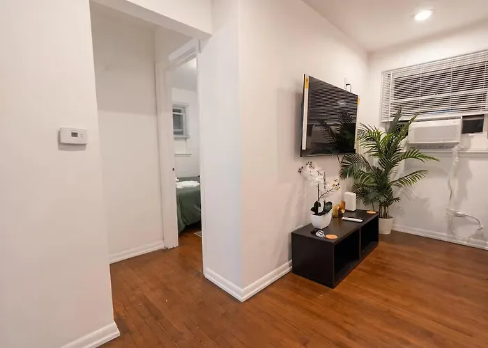 Дом отдыха Two Bedroom House In With Full Kitchen And Parking
