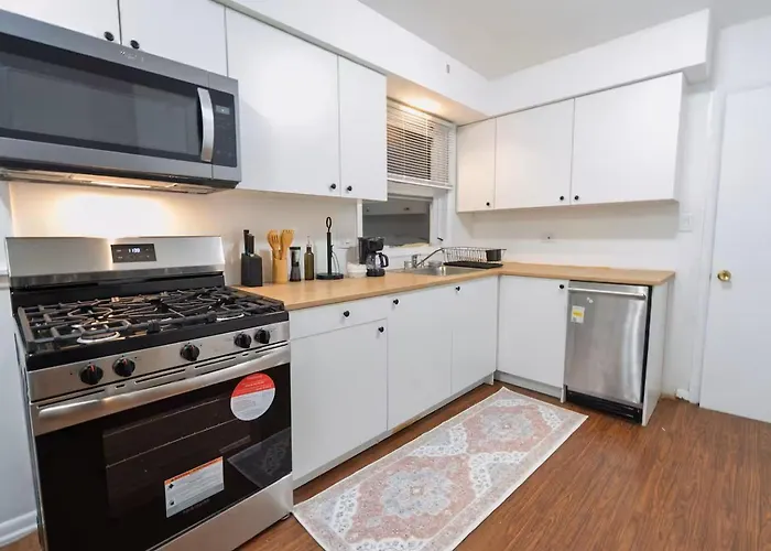 Two Bedroom House In With Full Kitchen And Parking Дом отдыха