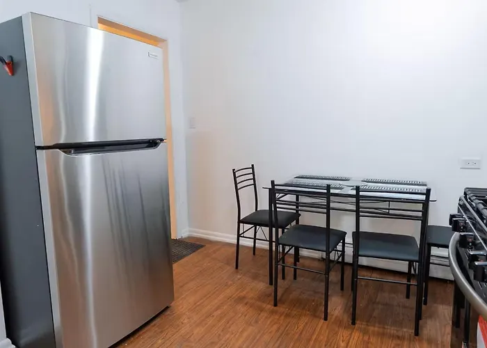 Two Bedroom House In With Full Kitchen And Parking Дом отдыха *