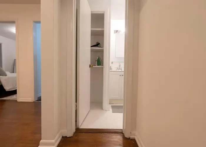 Two Bedroom House In With Full Kitchen And Parking Дом отдыха